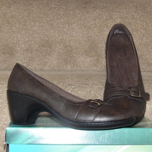 easy street Shoes - NIB EASY STREET Comfort Brown Duchess Pumps 8.5 WW